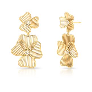 Pendientes medianos de circonita con doble flor calada chapados en oro